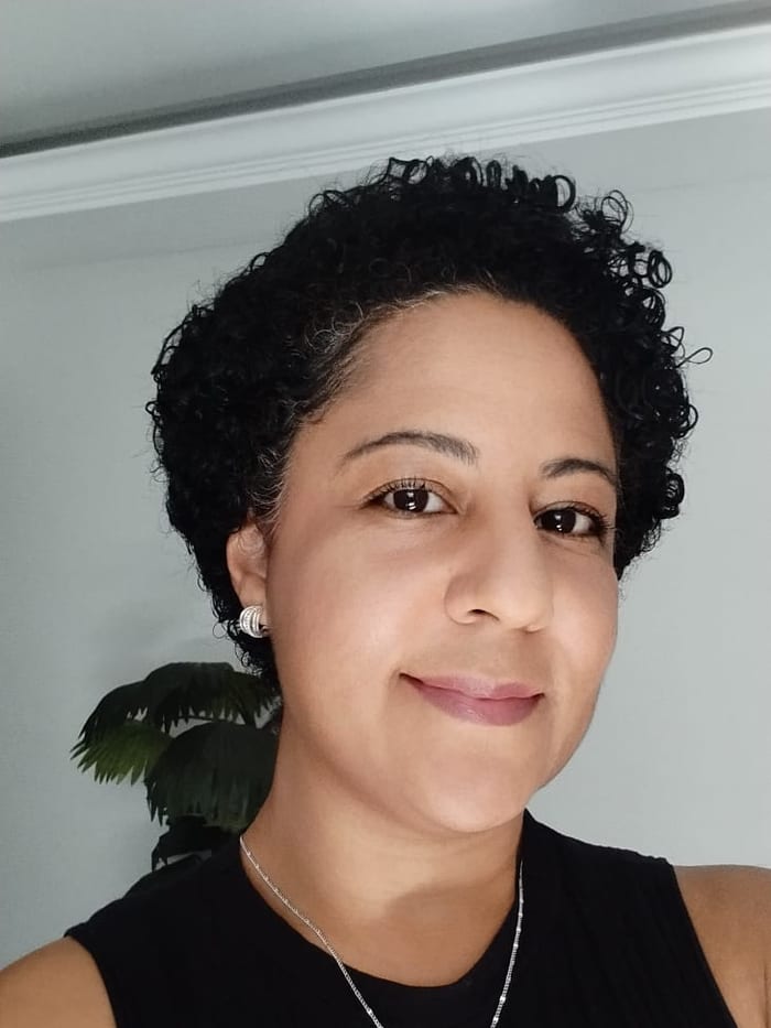 Diana Feitosa sorrindo