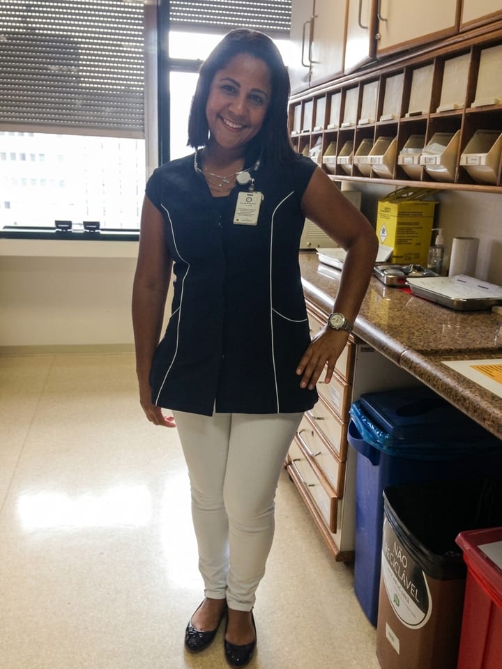 Diana Feitosa no ambiente hospitalar onde trabalhou