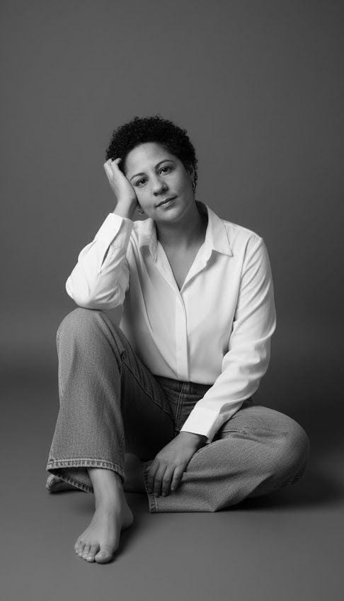 Retrato de Diana Feitosa em preto e branco