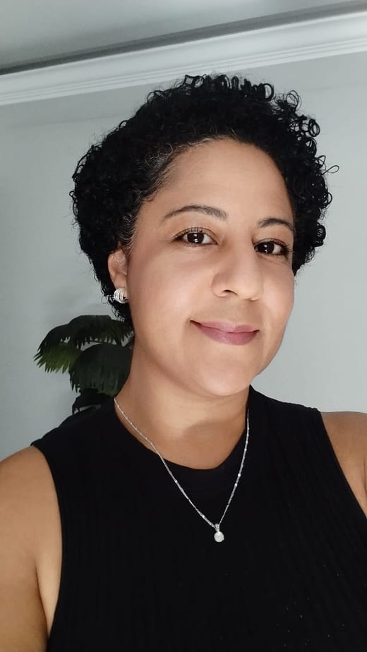 Diana Feitosa sorrindo